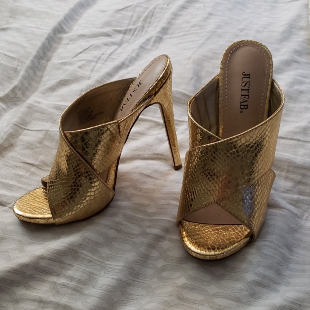 Just fab-fabulous heels!